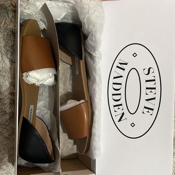 Brown/Black Steve Madden Flats - Picture 2 of 2